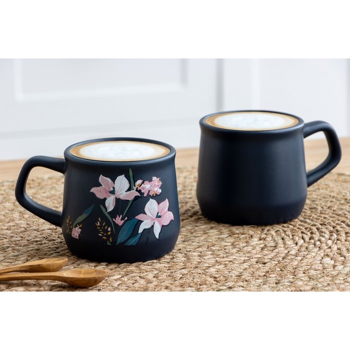 Кружка керамическая «Цветы», 380 мл, цвет синий Кружка керамическая «Цветы», 380 мл, цвет синий
