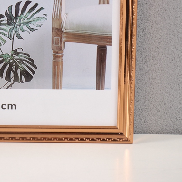 Фоторамка пластик 30х40 см Фоторамка пластик 30х40 см "Волнистая линия на золоте" 1,3х32х42 см