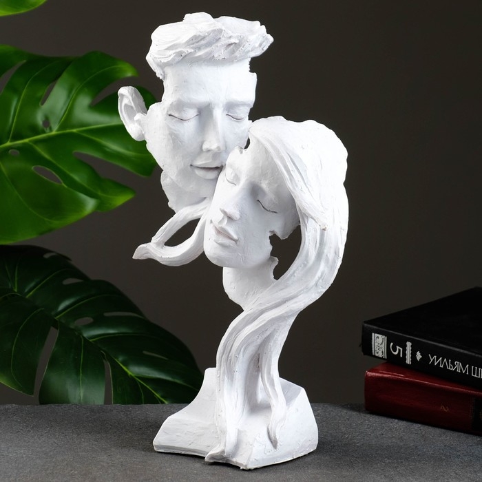 Фигура  Фигура "Пара влюбленная - молодежь" белая, 32см