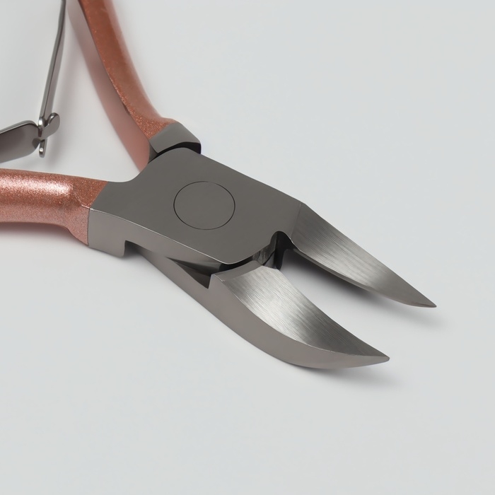 Кусачки педикюрные, 2 пружины, 10,5 см, длина лезвия - 15 мм, цвет серебристый/розовое-золото Кусачки педикюрные, 2 пружины, 10,5 см, длина лезвия - 15 мм, цвет серебристый/розовое-золото