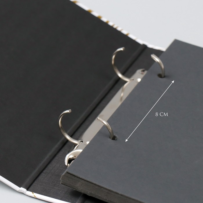 Фотоальбом 25 листов (наклейки+кольца)  Фотоальбом 25 листов (наклейки+кольца) "Свадебный день" тиснение золото 19х27х3 см