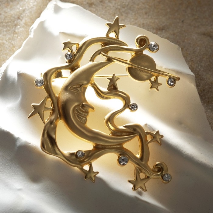 Брошь «Космос», цвет белый в матовом золоте Брошь «Космос», цвет белый в матовом золоте