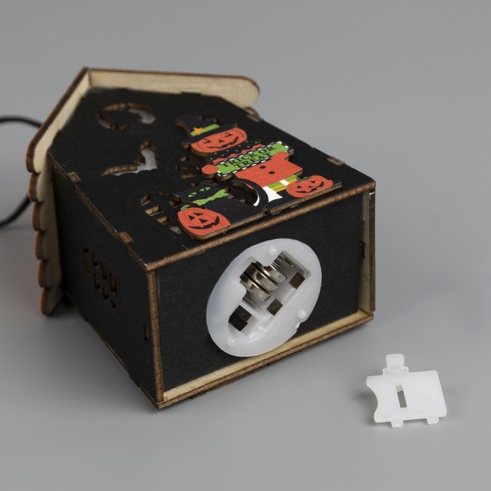 Светодиодная подвеска «Дом Джека» 7 × 9.5 × 6 см, пластик, батарейки LR1130х3 (в комплекте), свечение тёплое белое Светодиодная подвеска «Дом Джека» 7 × 9.5 × 6 см, пластик, батарейки LR1130х3 (в комплекте), свечение тёплое белое