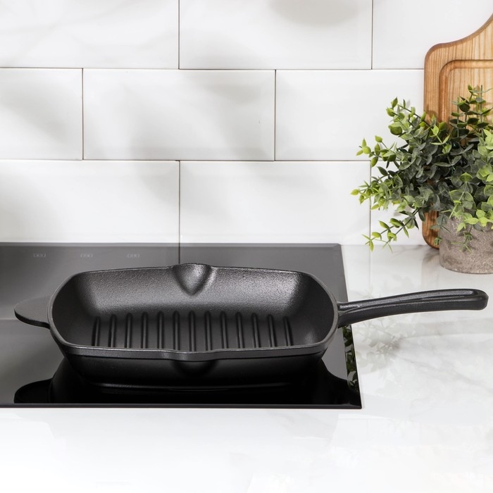 Сковорода гриль чугунная «Гриль глубокий», 28×26×4,5 см, 2 слива, чугунная ручка, цвет чёрный Сковорода гриль чугунная «Гриль глубокий», 28×26×4,5 см, 2 слива, чугунная ручка, цвет чёрный
