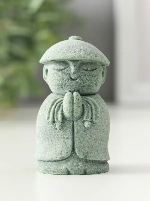 Фигурка песчаник &laquo;Маленький монах - молитва&raquo;, 3.7&times;3.8&times;6.7 см