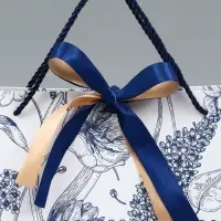 Пакет подарочный "Цветы", с бантом, 35 х 30 х 10 см