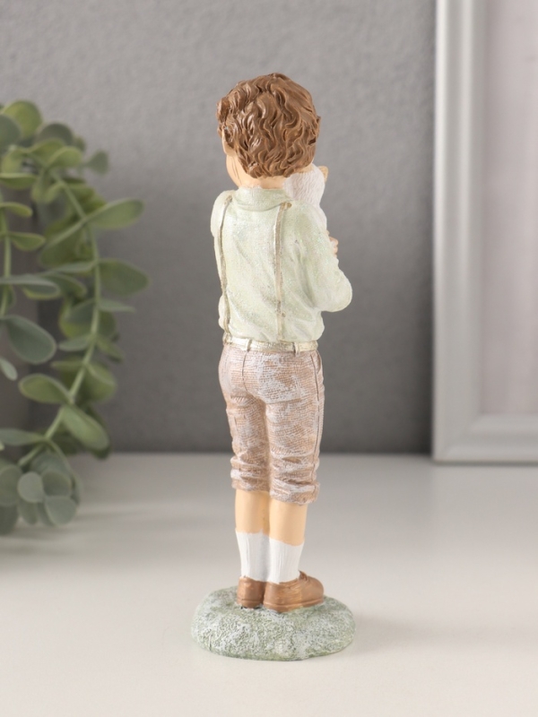 Сувенир полистоун  Сувенир полистоун "Мальчишка с котёнком" розово-зелёный 5х4,5х16 см