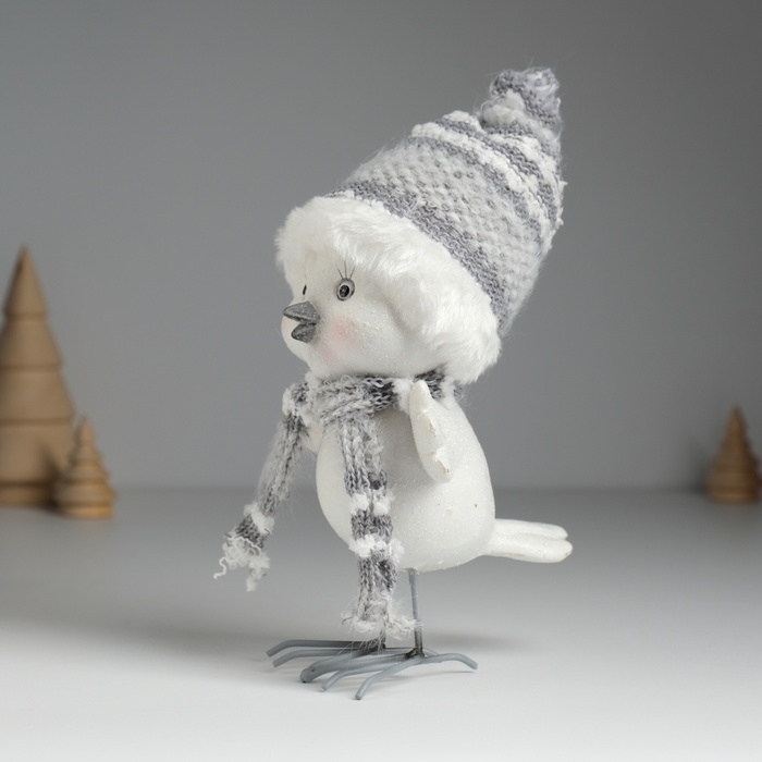 Сувенир полистоун Сувенир полистоун "Воробушек белый в шапке с мехом" 9х11х16,5 см
