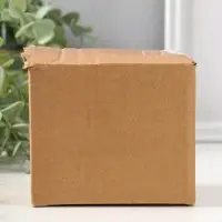 Сувенир полистоун "Белый утёнок в жилетке, с игрушкой-зайчиком" 9 см