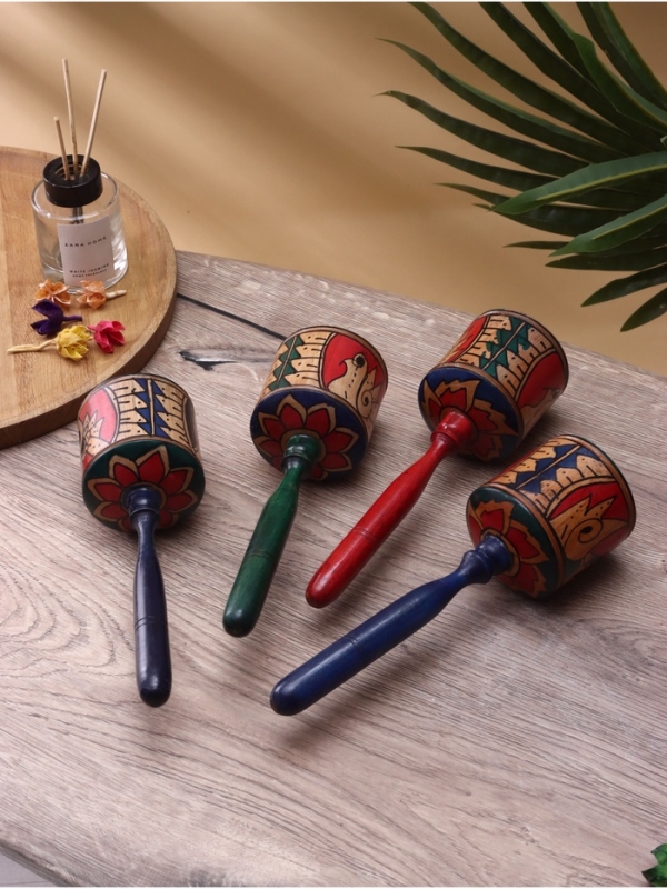 Сувенирный музыкальный инструмент Сувенирный музыкальный инструмент "Маракас" махагон, 8х8х25 см МИКС