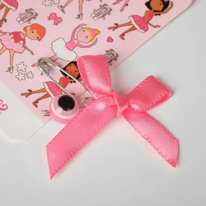 Булавка-оберег «Для дочки», 3 см, розовая в серебре