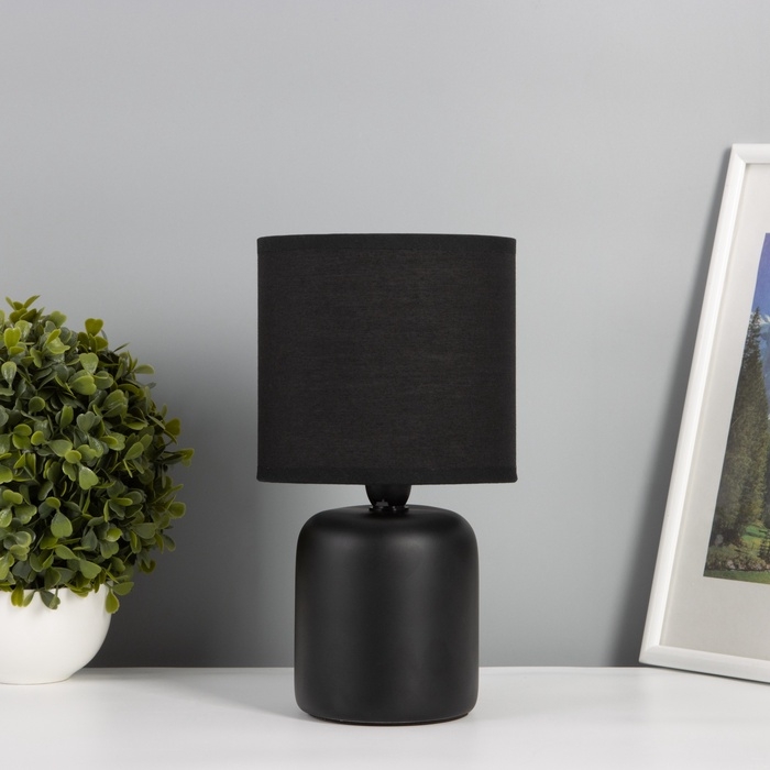 Лампа настольная Лампа настольная "Кира" 1х40Вт Е14 черный 14х14х26см