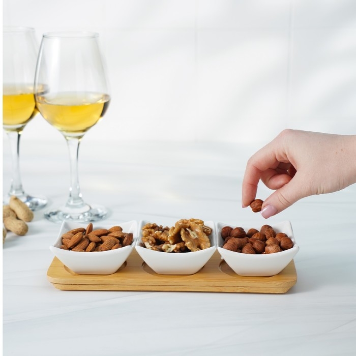 Набор соусников керамических на деревянной подставке «Эстет», 3 предмета: 60 мл, цвет белый Набор соусников керамических на деревянной подставке «Эстет», 3 предмета: 60 мл, цвет белый