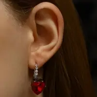 Серьги со стразами &laquo;Сердце&raquo;, мерцание, бело-красные в серебре