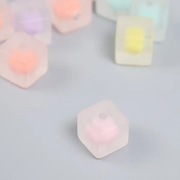 Бусины пластик "Кубик с цветной серединкой" матовый МИКС 20 гр d=1,2 см