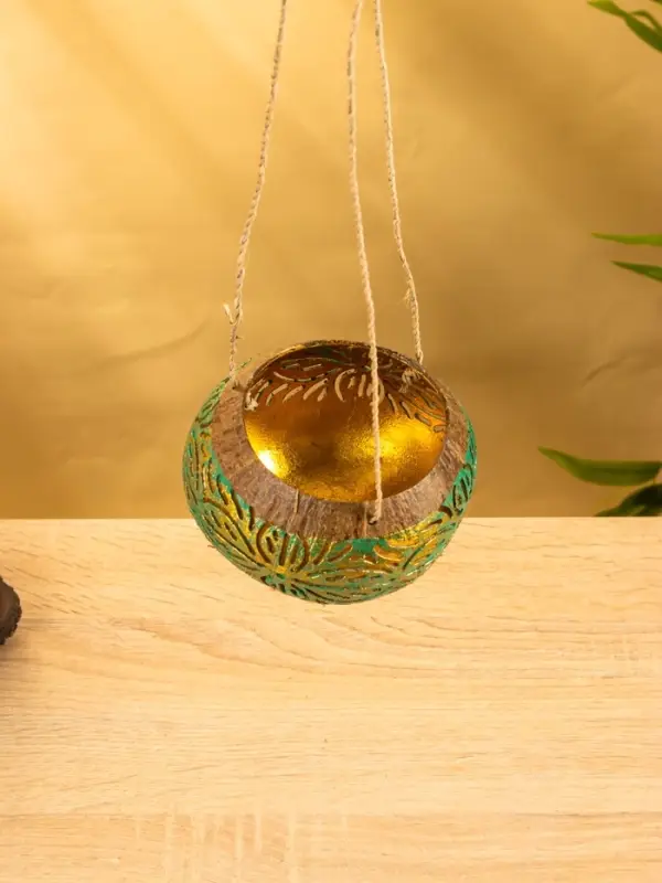 Подсвечник подвесной из кокоса, 9-12 см, зелёно-золотой Подсвечник подвесной из кокоса, 9-12 см, зелёно-золотой
