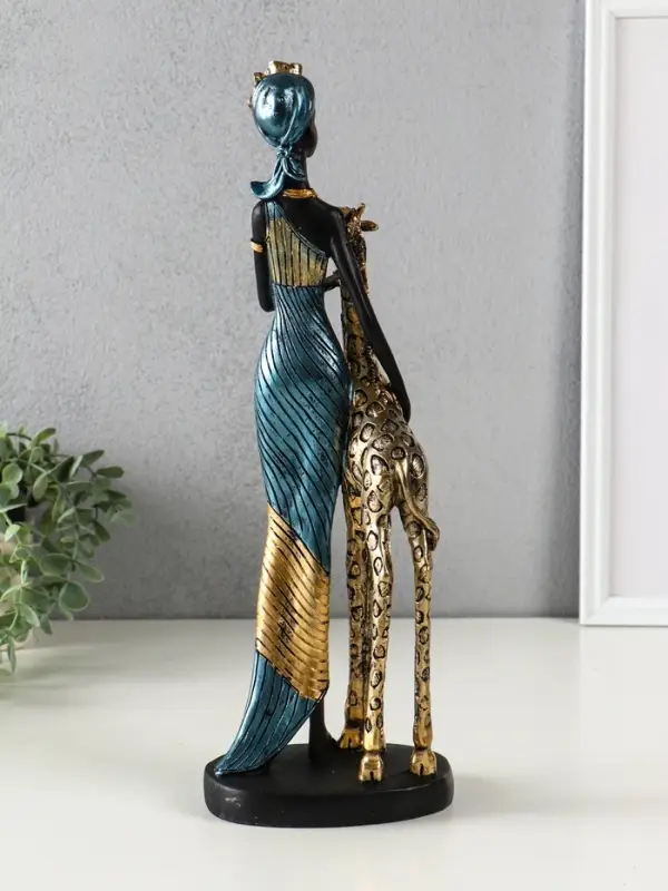 Сувенир полистоун "Африканка в платье с жирафом" бензиновый синий 13х9,5х40 см