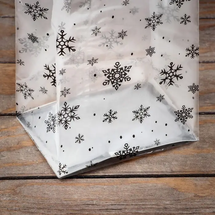 Пакет подарочный новогодний с жёстким дном 11×17×55 Серебристый «Снежинки» Пакет подарочный новогодний с жёстким дном 11×17×55 Серебристый «Снежинки»