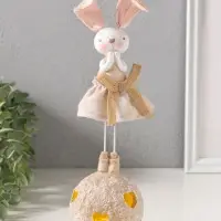 Сувенир полистоун свет "Зайка в льняном платье на шаре" 2хLR44 8,5х8,5х26 см