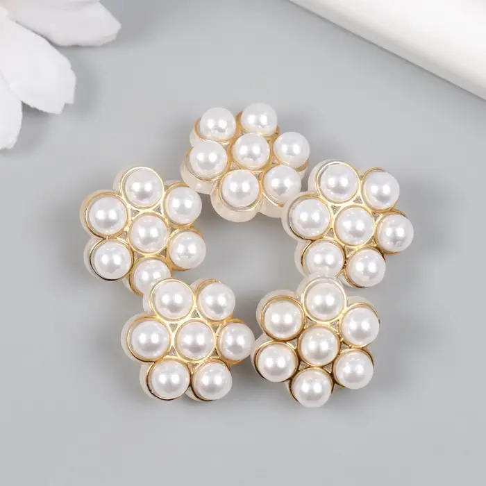 Пуговица пластик для творчества "Жемчужный цветок" 2х2х1 см