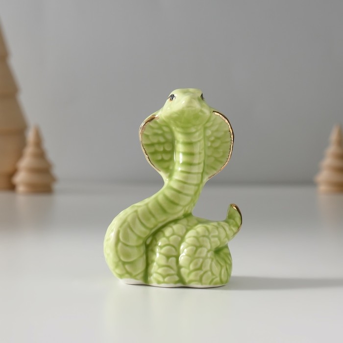 Сувенир керамика Сувенир керамика "Зелёная кобра" с золотом 3х5х7,5 см