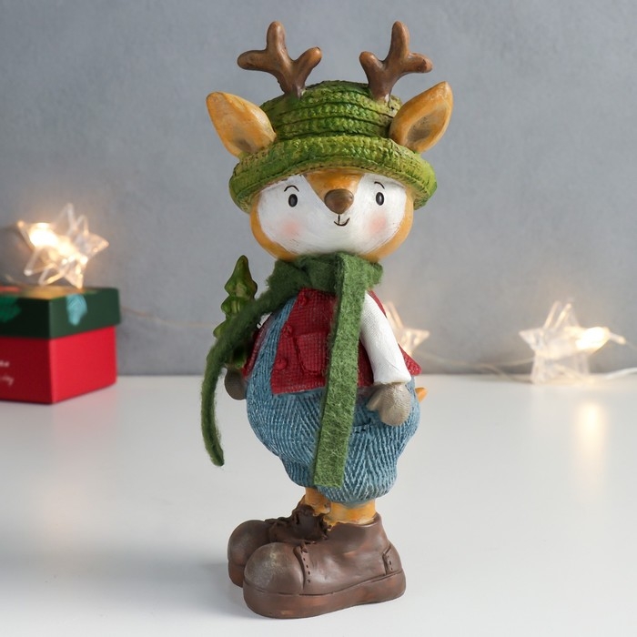 Сувенир полистоун Сувенир полистоун "Оленёнок в зелёной шляпке с ёлочкой" 8,5х8х18,3 см