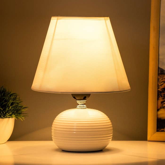 Лампа настольная Е27 25W Лампа настольная Е27 25W "Саленто белая" 18х18х25 см RISALUX