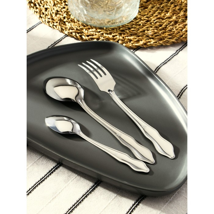 Набор столовых приборов «Новинка-1», 18 предметов, толщина 1 мм, картонная коробка, цвет серебряный Набор столовых приборов «Новинка-1», 18 предметов, толщина 1 мм, картонная коробка, цвет серебряный