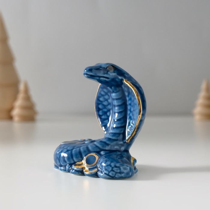 Сувенир керамика Сувенир керамика "Синяя кобра с горкой монет" с золотом 4,5х8х7,5 см
