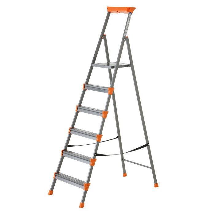 Стремянка Nika СМ6, широкие ступени, высота до рабочей площадки 1290 мм, 6 ступеней Стремянка Nika СМ6, широкие ступени, высота до рабочей площадки 1290 мм, 6 ступеней