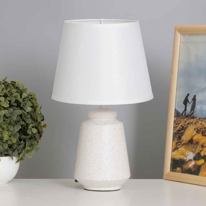 Лампа настольная Лампа настольная "Лисандра" 1х40Вт Е14 белый 19,5х19,5х33,5см