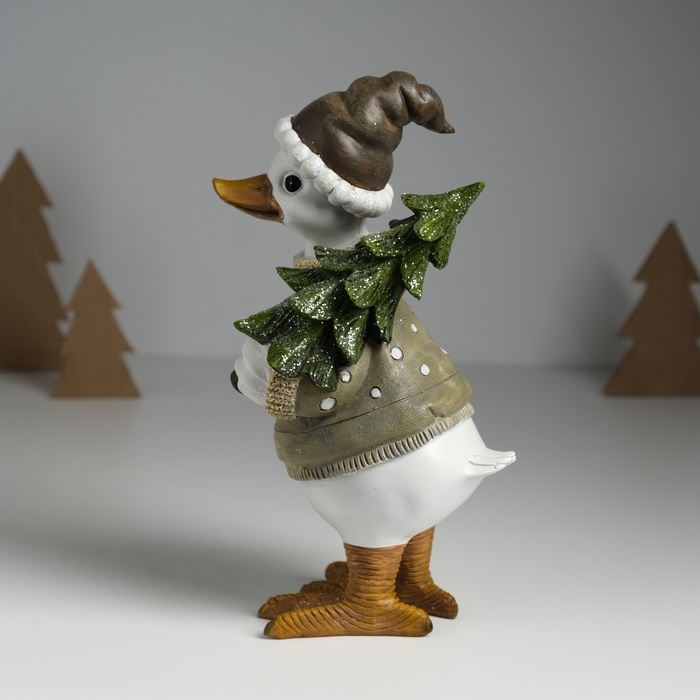 Сувенир полистоун Сувенир полистоун "Гусь в свитере в горох, несёт ёлку" светло-зелёный 9,5х12х22,5 см