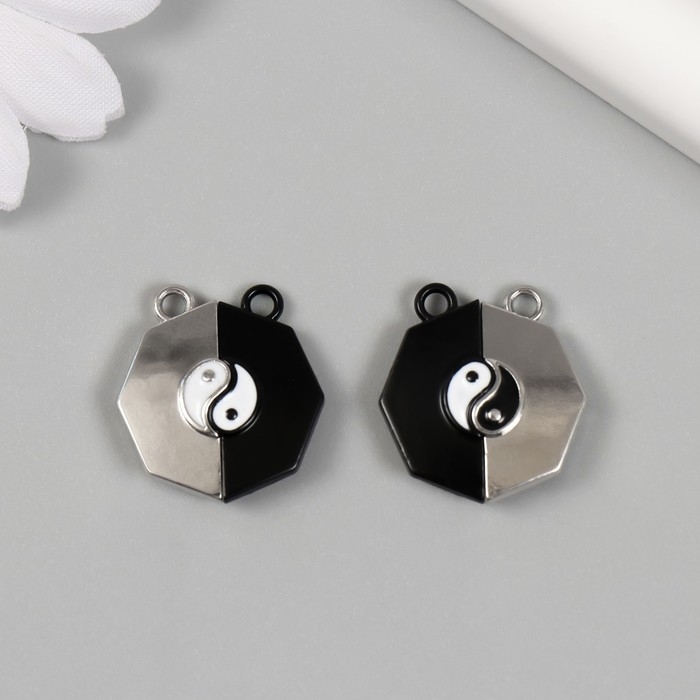 Замок магнитный металл Замок магнитный металл "Инь-ян" чёрный и серебристый 2х2,2х0,5 см (набор 2 половинки)