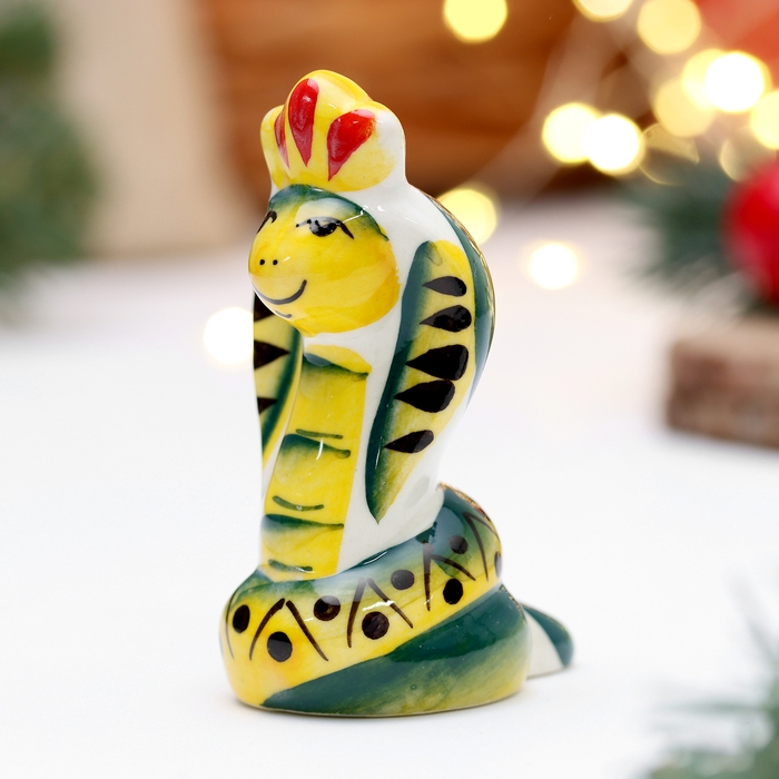 Новый год. Сувенир символ года Новый год. Сувенир символ года "Кобра Королева", 7 см, фарфор