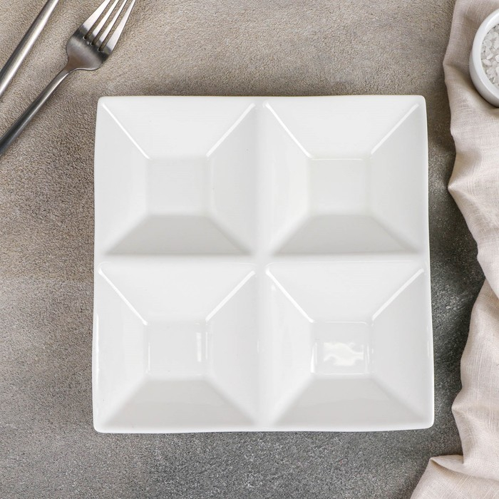 Менажница фарфоровая 4 ячейки Wilmax, 20×20 см, цвет белый Менажница фарфоровая 4 ячейки Wilmax, 20×20 см, цвет белый