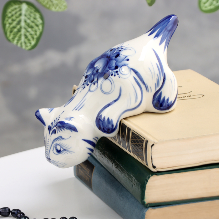 Сувенир Сувенир "Кошка Соня свисающая", гжель, фарфор, 8х16 см