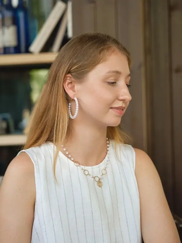 Серьги кольца с жемчугом QF &laquo;Нежность жемчуга&raquo;, d=5.5 см, белые в золоте