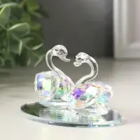 Фигурка стекло &laquo;Лебеди с бриллиантом&raquo;, зелёная голография, 9&times;6&times;5.5 см
