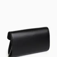 Сумка-клатч женская вечерняя на магните, на длинной цепочке, с декоративным элементом, однотонная, чёрная