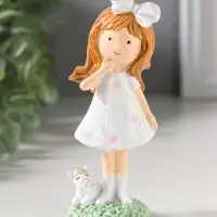 Сувенир полистоун "Малышка в платье в горох, с бантом в волосах, с единорогом" 5х3,7х13 см   1092989