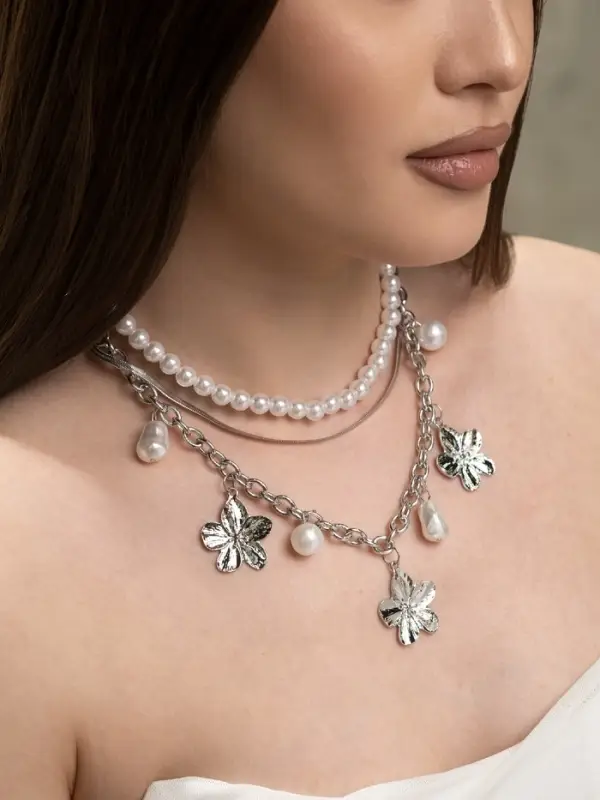 Колье многослойное с подвесками &laquo;Жемчуг с цветами&raquo;, 3 уровня, 34, 36, 40 см, медь, белое в серебре