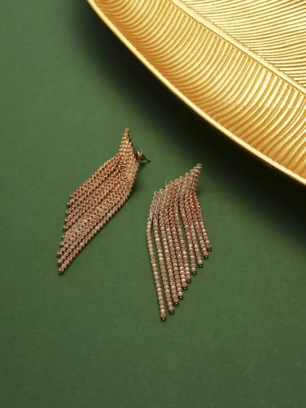 Серьги висячие со стразами &laquo;Вечное сияние&raquo;, лесенка, белые в золоте