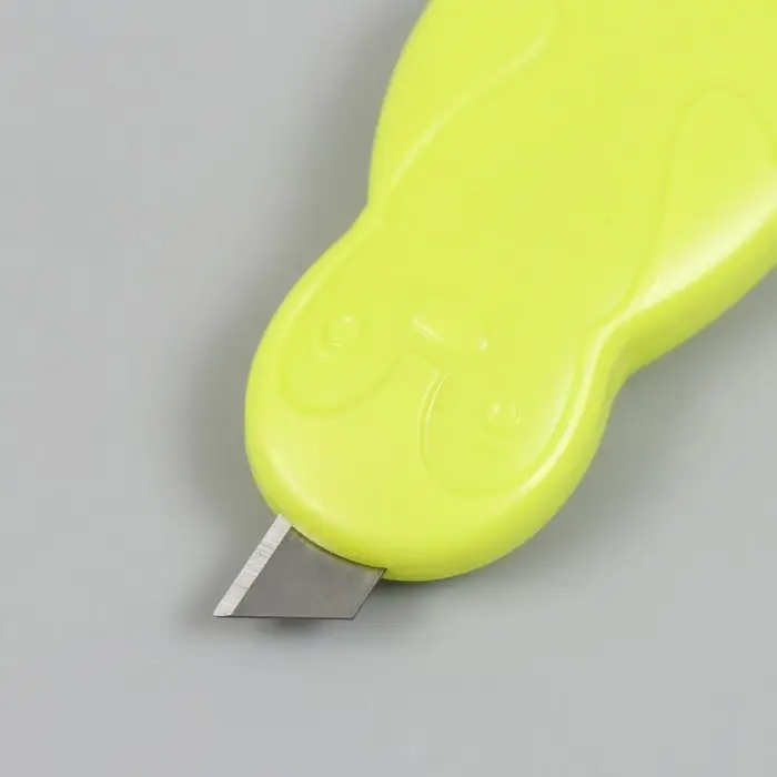 Брелок пластик канцелярский нож  Брелок пластик канцелярский нож "Пингвин" МИКС 3х6 см