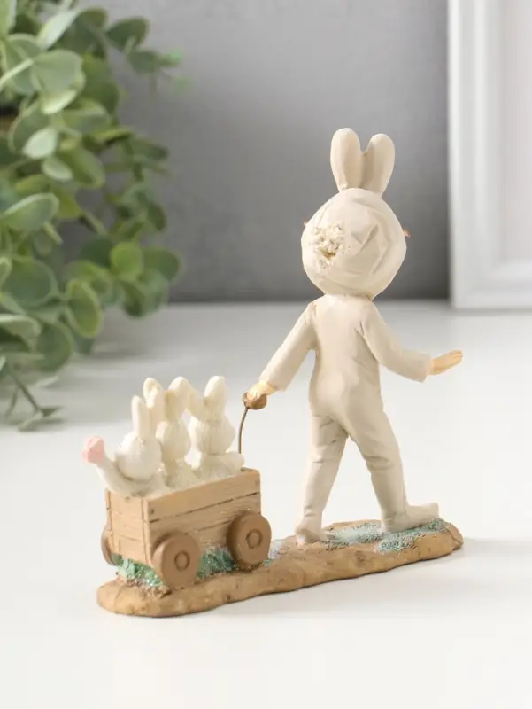 Сувенир полистоун "Девочка в комбинезоне с заячьими ушами, везет тележку с зайцами" 13,5 см   109278