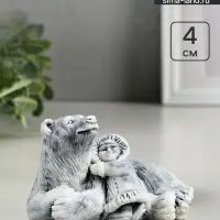 Фигурка &laquo;Девочка с медведем&raquo;, 4 см