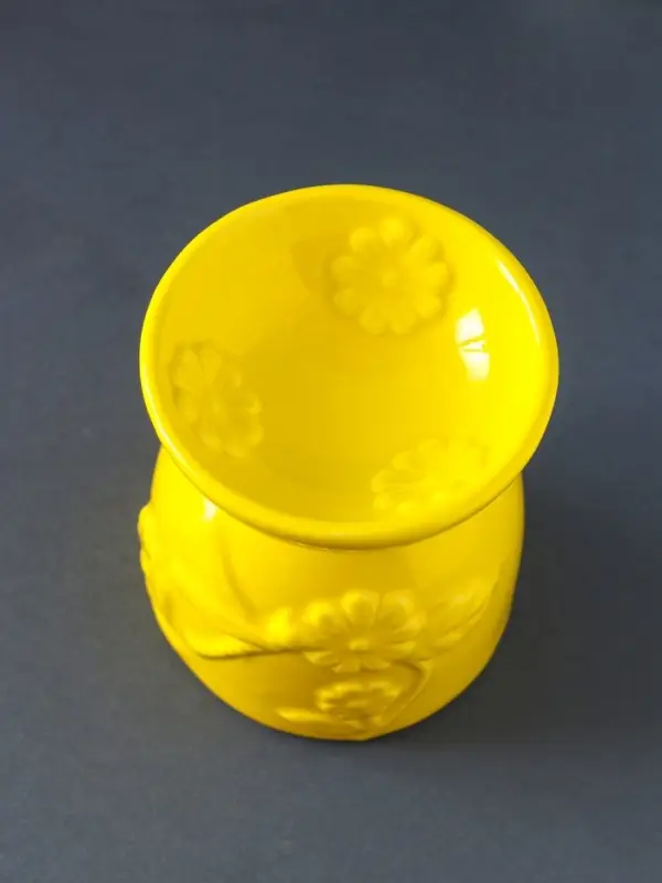 Аромалампа для эфирных масел &laquo;Стрекоза на цветке&raquo;, керамика, жёлтая, 7.2&times;7.2&times;8.3 см