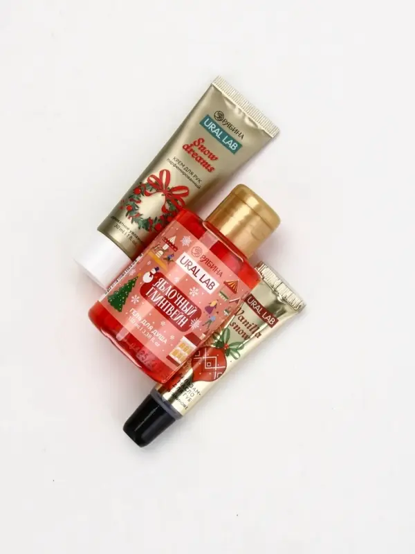 Новогодний подарочный набор косметики: гель для душа, крем для рук, бальзам для губ, маска для сна, URAL LAB