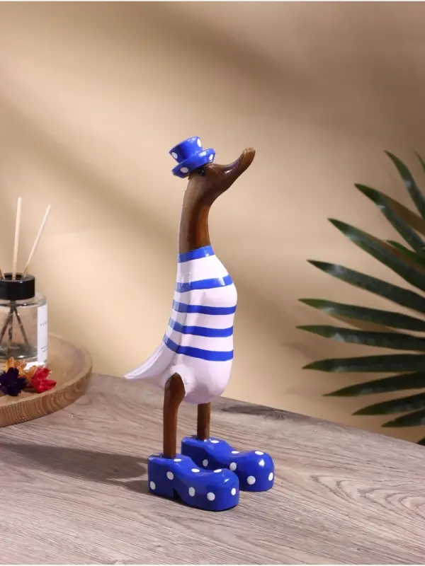 Сувенир &laquo;Утка в розово-голубой одежде&raquo;, 13&times;9&times;27 см, дерево