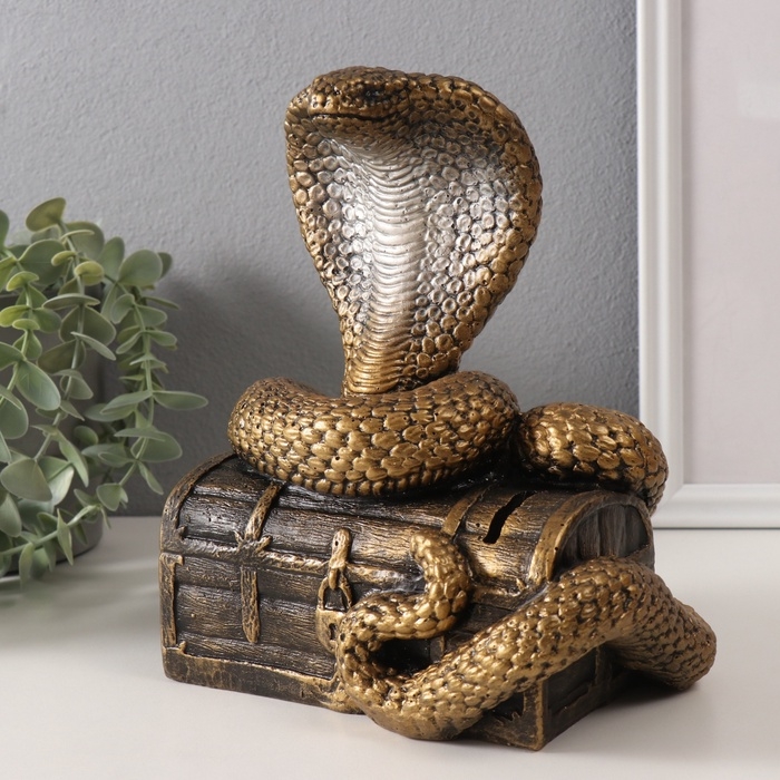 Копилка Копилка"КОБРА НА СУНДУКЕ "  20 х 17 х 12 см.