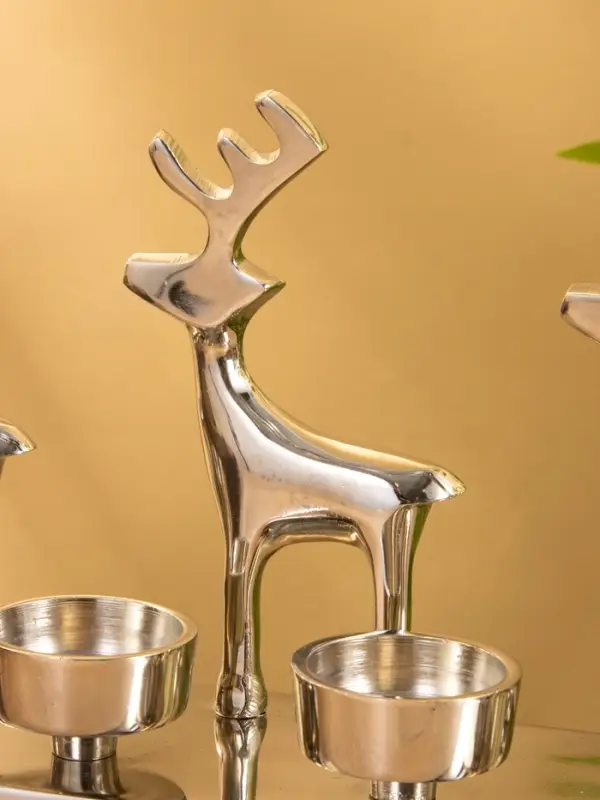 Подсвечник на 4 свечи &laquo;Трио оленей&raquo;, 30&times;9&times;15 см, алюминий